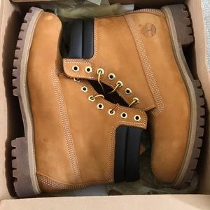 Timberland 6 inch Boots NEW